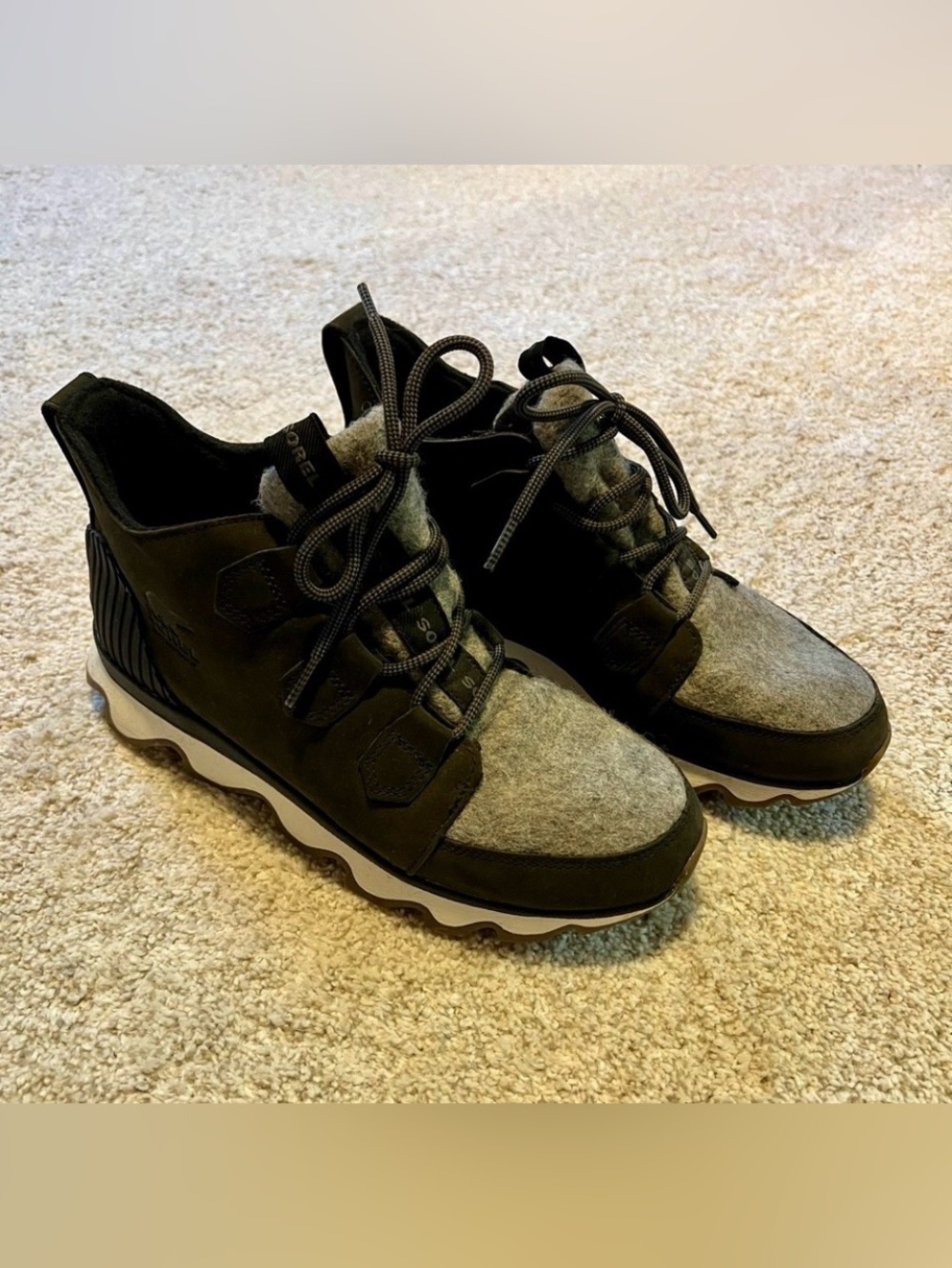 Sorel Black and Gray Winter Hiking/Casual Boots